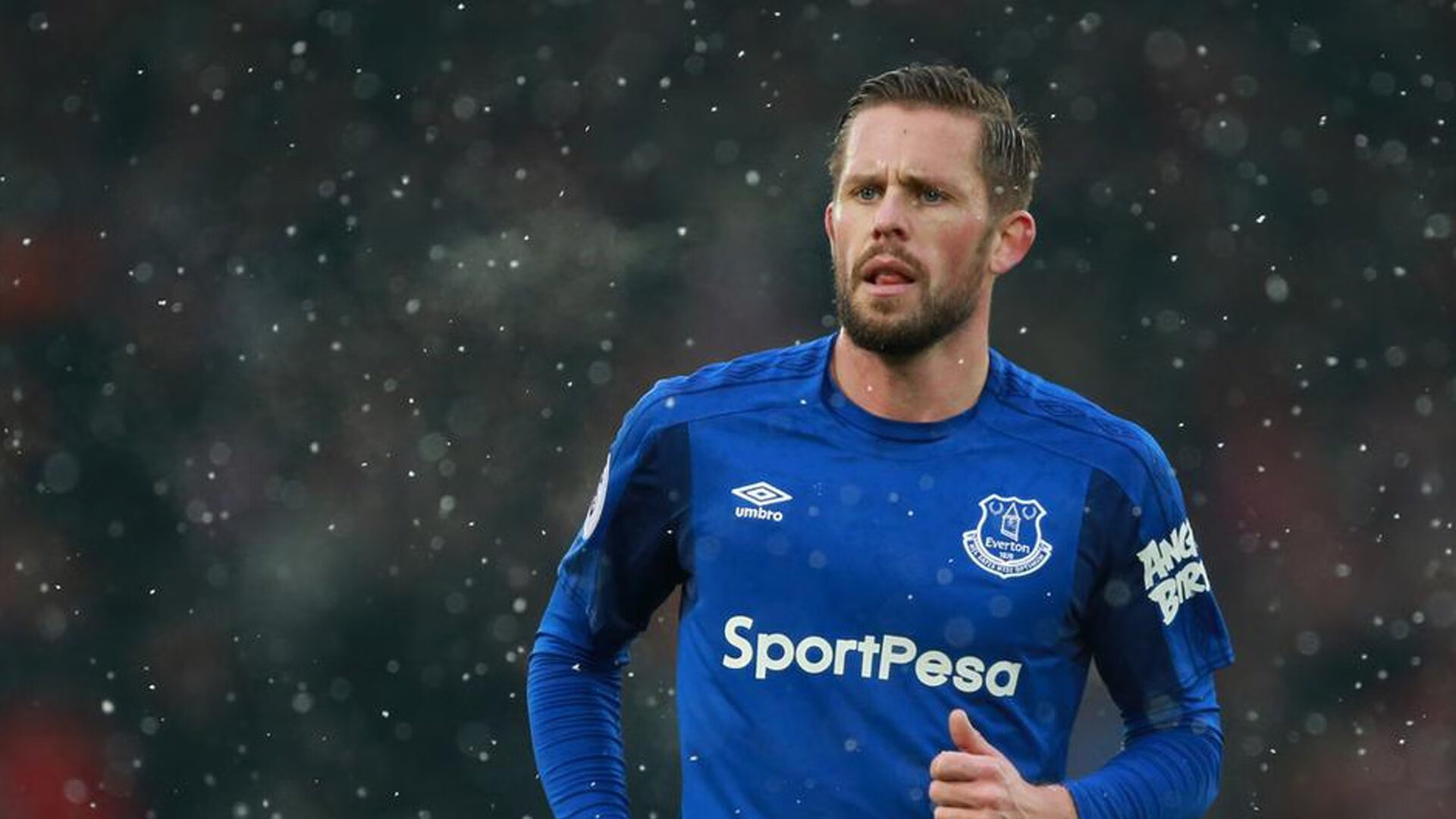 比赛中场：精彩的战术布局与球员表现，比赛中场是什么意思